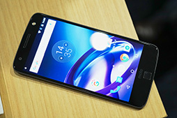 画像ギャラリー No.012のサムネイル画像 / Motorolaの新SIMフリースマホ「Moto Z」&「Moto Z Play」をじっくりチェック。ベンチは不許可でもデレステはプレイしてきた