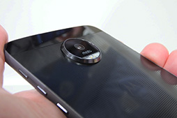 画像ギャラリー No.019のサムネイル画像 / Motorolaの新SIMフリースマホ「Moto Z」&「Moto Z Play」をじっくりチェック。ベンチは不許可でもデレステはプレイしてきた