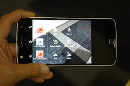 画像ギャラリー No.028のサムネイル画像 / Motorolaの新SIMフリースマホ「Moto Z」&「Moto Z Play」をじっくりチェック。ベンチは不許可でもデレステはプレイしてきた