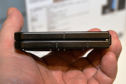 画像ギャラリー No.008のサムネイル画像 / 税込約8万円の折りたたみ式スマートフォン「nubia Flip 5G」が国内発売