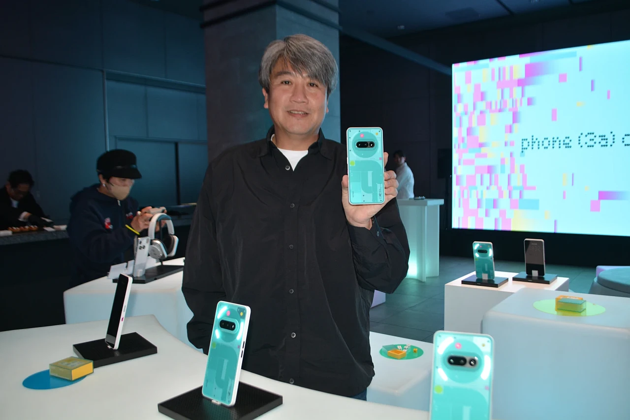 「Phone (3a) Community Edition」がお披露目されたポップアップイベントをレポート。90年代後半のゲーム機を思わせるデザインが魅力