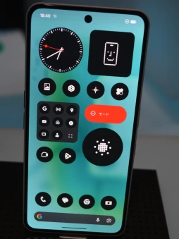 画像ギャラリー No.002のサムネイル画像 / 「Phone (3a) Community Edition」がお披露目されたポップアップイベントをレポート。90年代後半のゲーム機を思わせるデザインが魅力
