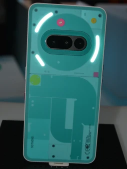 画像ギャラリー No.003のサムネイル画像 / 「Phone (3a) Community Edition」がお披露目されたポップアップイベントをレポート。90年代後半のゲーム機を思わせるデザインが魅力