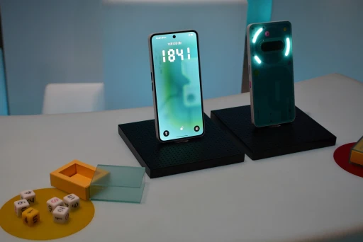 画像ギャラリー No.006のサムネイル画像 / 「Phone (3a) Community Edition」がお披露目されたポップアップイベントをレポート。90年代後半のゲーム機を思わせるデザインが魅力