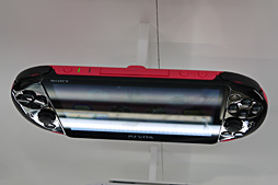 画像ギャラリー No.031のサムネイル画像 / 【速報】新型PS Vitaが10月10日に1万9929円(税込)で発売。ディスプレイは液晶パネルに変更