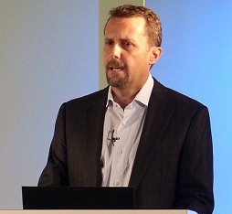 ꡼ No.002Υͥ / TGS 2013PlayStation 4ϤФοڤSCEΥޥ󤬥ԡ롣TGS 2013Ĵֱۥݡ