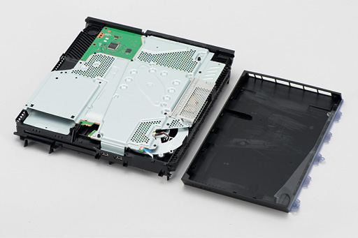 画像集 No.026のサムネイル画像 / 新型PS4「CUH-1200」分解レポート。軽量化と省電力化を実現した背景には，筐体と基板のシンプル化があった