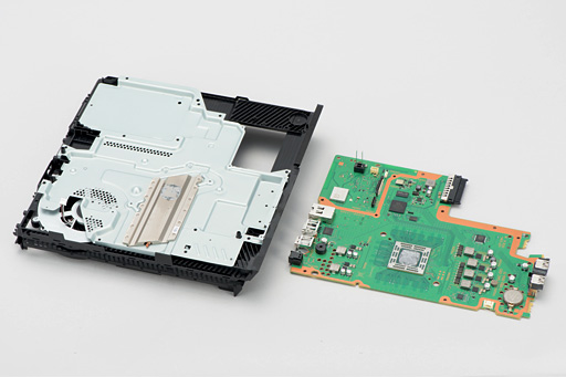 画像集 No.034のサムネイル画像 / 新型PS4「CUH-1200」分解レポート。軽量化と省電力化を実現した背景には，筐体と基板のシンプル化があった