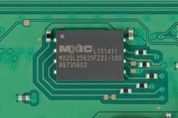 画像集 No.044のサムネイル画像 / 新型PS4「CUH-1200」分解レポート。軽量化と省電力化を実現した背景には，筐体と基板のシンプル化があった
