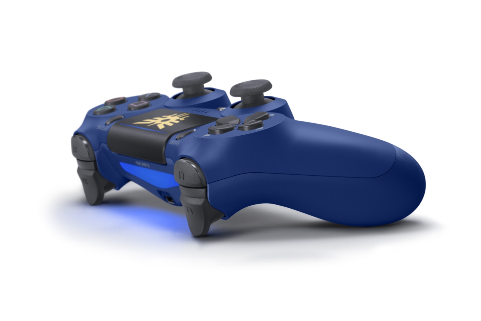 画像集 No.016 / ロトの紋章が描かれた青いPS4本体「PlayStation 4