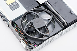 画像集 No.039のサムネイル画像 / 「Xbox One S」分解レポート。内部構造のシンプルさは維持しつつ，カスタムAPUの低消費電力効果を小型化に活かしたマシンだった