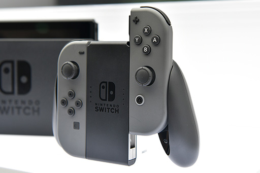 写真で見る「Nintendo Switch」。本体やドックだけでなく，専用ゲーム