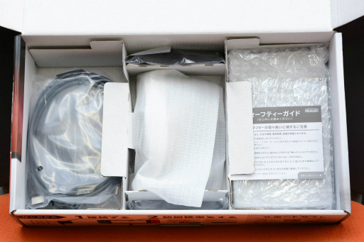 Nintendo Switch 開封から初回セットアップまでの流れを写真付きで紹介 Nintendo Switch 開封から初回セットアップまでの流れを写真付きで紹介