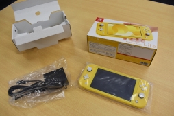 画像集 No.004のサムネイル画像 / Nintendo Switch Liteが本日発売。本体の特徴やSwitchとの違い，2台目として使うときの気になる点などを紹介