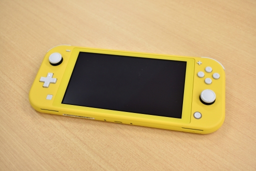 画像集 No.005のサムネイル画像 / Nintendo Switch Liteが本日発売。本体の特徴やSwitchとの違い，2台目として使うときの気になる点などを紹介