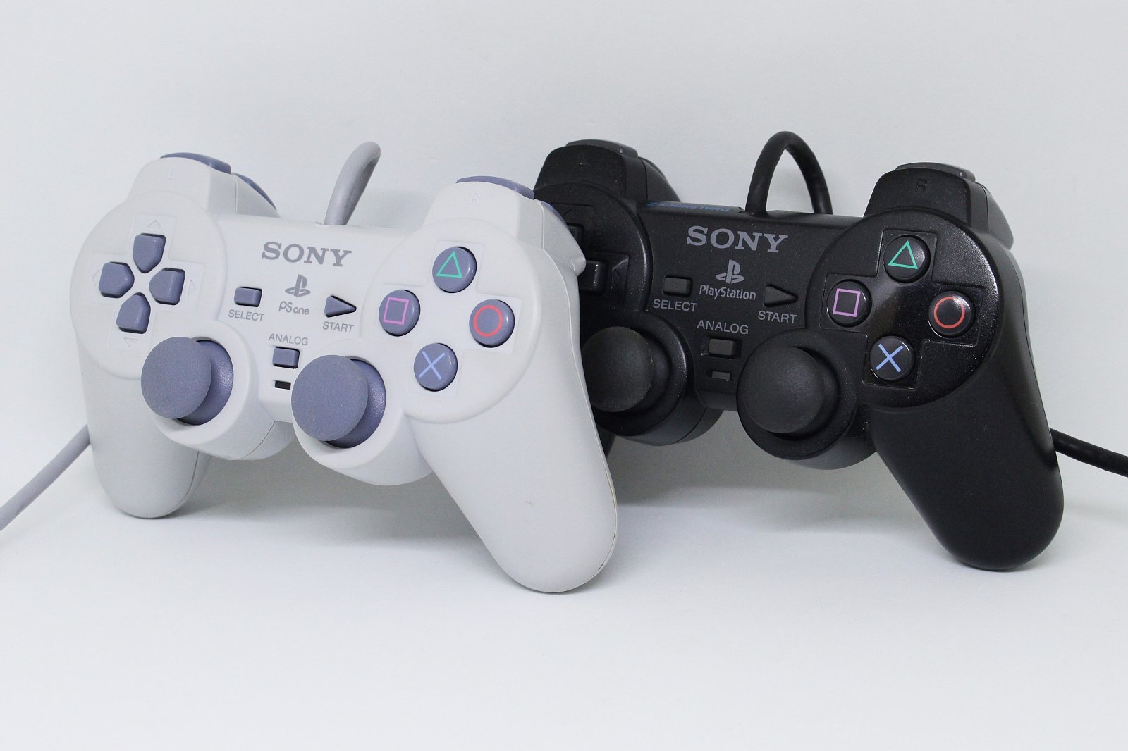 Playstation 5用ゲームパッド Dualsense が発表されたので Psシリーズを支えた Dualshock の進化を見比べてみる