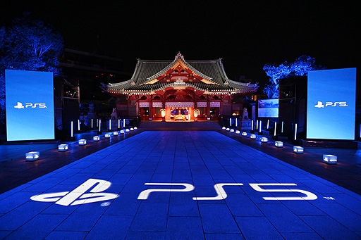 画像集#002のサムネイル/PS5発売記念のグローバルローンチイベントが神田明神で開催中。本日24時まで，境内にPS5ロゴやタグライン，シェイプスを投影