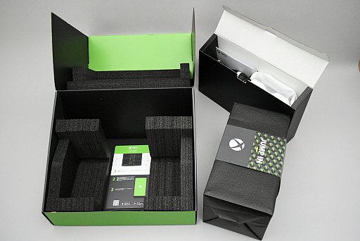 画像集#005のサムネイル/「Xbox Series X」と「Xbox Series S」を開封してみた。本体デザインと同様に収納方法もシンプルでスッキリ