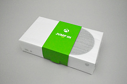 画像集#024のサムネイル/「Xbox Series X」と「Xbox Series S」を開封してみた。本体デザインと同様に収納方法もシンプルでスッキリ