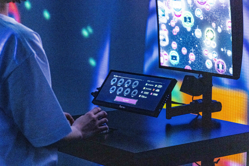 画像ギャラリー No.008のサムネイル画像 / 「攻殻機動隊展 Ghost and the Shell」内覧会レポート。アニメ全作品を横断的に網羅した見ごたえのある展覧会を，ARタチコマの解説付きで楽しめる