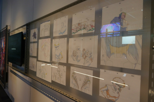 画像ギャラリー No.011のサムネイル画像 / 「攻殻機動隊展 Ghost and the Shell」内覧会レポート。アニメ全作品を横断的に網羅した見ごたえのある展覧会を，ARタチコマの解説付きで楽しめる