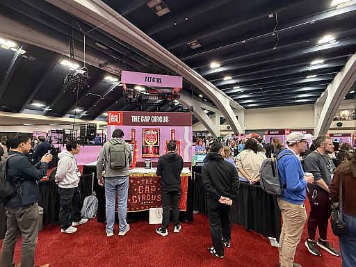 画像ギャラリー No.001のサムネイル画像 / ペットボトルのフタをペチッと弾くと……？　エレメカチックなおもしろ筐体「The Cap Circus」をalt.ctrl.GDCで体験［GDC 2026］