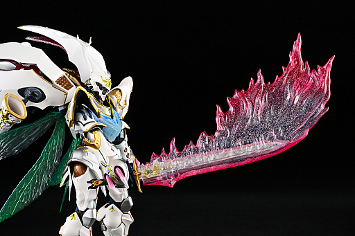 画像ギャラリー No.036のサムネイル画像 / ［レビュー］「METAL BUILD DRAGON SCALE サーバイン（白き秘宝）」ファンタジックで生体感のあるディテールが，唯一無二の存在感