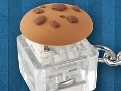 婆を信じよ，さすれば与えられん。クリッカーゲームの金字塔「クッキークリッカー」と，超前衛的アニメコンテンツ「ENA」の公式グッズが発売