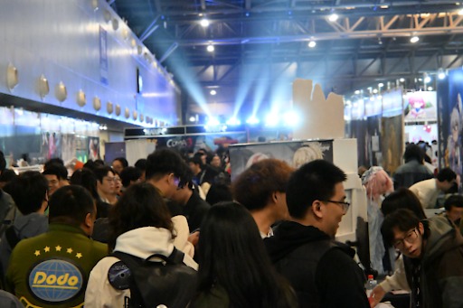 ���������꡼ No.047�Υ���ͥ������ / �������Υ���ǥ��������।�٥�ȡ�WePlay Expo 2025�פ����롣�����ܡ���Ÿ�����ZFX�פȹ�Ʊ���Ťǡ���쵬�Ϥ�1.5��Ķ�ˡ�WePlay2025��