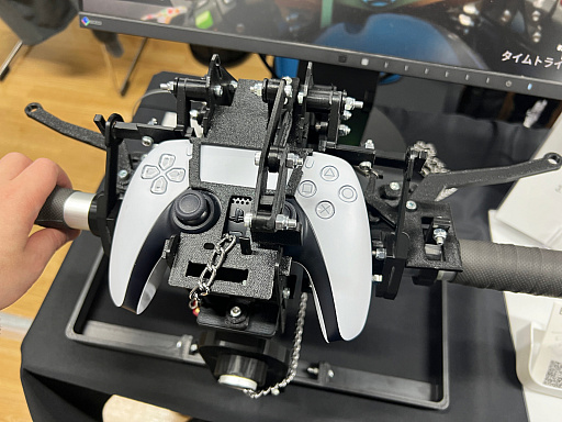 画像ギャラリー No.002のサムネイル画像 / 「TOKYO INDIE GAMES SUMMIT 2026」出展作品レポート（変わったコントローラ編）。ピザを焼き，ポップコーンを頂戴し，ビールで流し込んだ末，レジェンドクリエイターと遊んだ