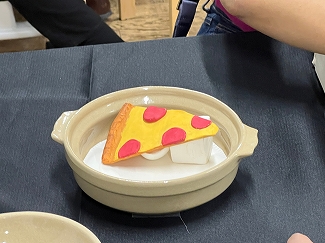 画像ギャラリー No.006のサムネイル画像 / 「TOKYO INDIE GAMES SUMMIT 2026」出展作品レポート（変わったコントローラ編）。ピザを焼き，ポップコーンを頂戴し，ビールで流し込んだ末，レジェンドクリエイターと遊んだ