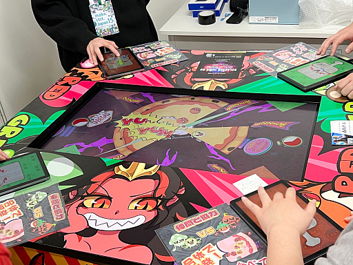 画像ギャラリー No.010のサムネイル画像 / 「TOKYO INDIE GAMES SUMMIT 2026」出展作品レポート（変わったコントローラ編）。ピザを焼き，ポップコーンを頂戴し，ビールで流し込んだ末，レジェンドクリエイターと遊んだ