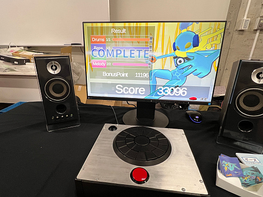 画像ギャラリー No.013のサムネイル画像 / 「TOKYO INDIE GAMES SUMMIT 2026」出展作品レポート（変わったコントローラ編）。ピザを焼き，ポップコーンを頂戴し，ビールで流し込んだ末，レジェンドクリエイターと遊んだ