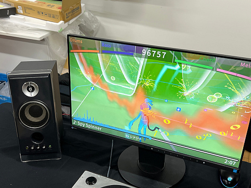 画像ギャラリー No.016のサムネイル画像 / 「TOKYO INDIE GAMES SUMMIT 2026」出展作品レポート（変わったコントローラ編）。ピザを焼き，ポップコーンを頂戴し，ビールで流し込んだ末，レジェンドクリエイターと遊んだ