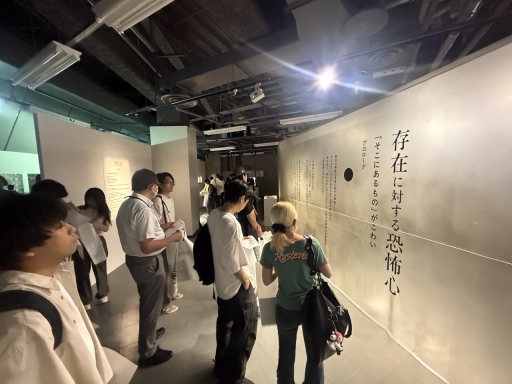 ���������꡼ No.005�Υ���ͥ������ / ��ë�ǡֶ��ݿ�Ÿ�׳����档�ͤκ���ˤ���ȶ���ɤ˿��졤��ʬ��¾�Ԥ��Ǥ��Ф����Ÿ���θ�