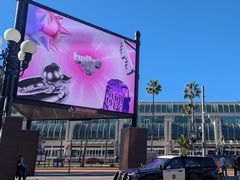 ��TwitchCon 2025�׳��š�10��ǯ��ޤ�����ǰ���٥�Ȥǡ֥ǥ奢��ե����ޥå��ۿ��פ�֥����ȥ���å׵�ǽ�פʤɤ򥢥ʥ���