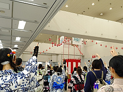 画像ギャラリー No.033のサムネイル画像 / 屋台や盆踊りで盛り上がった「うた☆プリ夏祭り」＆パフォーマンスと曲に浸る音楽イベント「うたの☆プリンスさまっ♪MUSIC PARTY powered by aninight」レポート