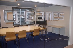 ���������꡼ No.001�Υ���ͥ������ / ����Ӥ˥ϥ�С�������դ�ޤ�VR�������DEAD HUNGRY�ס����γ�ȯ���ä�ʹ���� ���塼�������ॹ�ο����ե�������Ϫ�ܥѡ��ƥ������ͻҤ⤪�Ϥ�