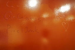 ���������꡼ No.006�Υ���ͥ������ / ����Ӥ˥ϥ�С�������դ�ޤ�VR�������DEAD HUNGRY�ס����γ�ȯ���ä�ʹ���� ���塼�������ॹ�ο����ե�������Ϫ�ܥѡ��ƥ������ͻҤ⤪�Ϥ�