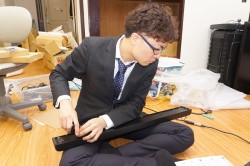 画像ギャラリー No.002のサムネイル画像 / アーケードゲーマーの夢がついに実現。自宅をゲーセンに変える“アーケード筐体風”ゲームデスク「XAC-1」組み立て&試用レポート