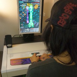 画像ギャラリー No.009のサムネイル画像 / アーケードゲーマーの夢がついに実現。自宅をゲーセンに変える“アーケード筐体風”ゲームデスク「XAC-1」組み立て&試用レポート