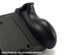 画像ギャラリー No.008のサムネイル画像 / 握りやすさと［L/R］ボタンの押しやすさを重視した3DS LL用グリップが登場