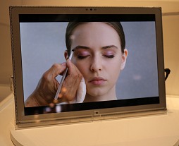 画像ギャラリー No.012のサムネイル画像 / CEATEC JAPAN 2013レポート。4K/8K時代に向けて鎬を削る各社の最新ディスプレイデバイスを紹介