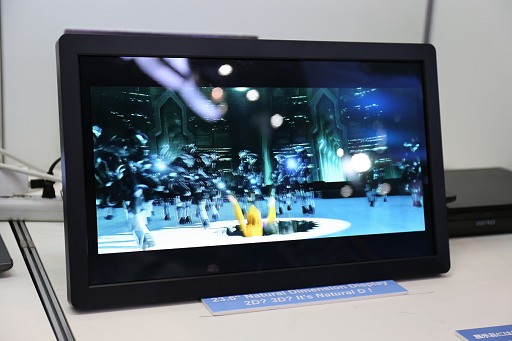 画像ギャラリー No.022のサムネイル画像 / CEATEC JAPAN 2013レポート。4K/8K時代に向けて鎬を削る各社の最新ディスプレイデバイスを紹介