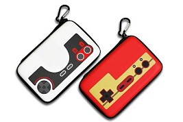 ニンテンドー 3DS LL用　レトロシリコンポーチ ファミコン風 Amazon | (New3DSLL/3DSLL用) レトロフェイスポーチ (FCレッド