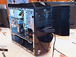 画像ギャラリー No.014のサムネイル画像 / Lenovo,持たずに使えるスタンド付きAndroidタブレット「YOGA TABLET」を発表。国内展開予定のゲーマー向けPCもちら見せ