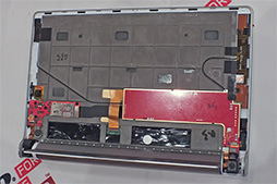 画像ギャラリー No.019のサムネイル画像 / Lenovo,持たずに使えるスタンド付きAndroidタブレット「YOGA TABLET」を発表。国内展開予定のゲーマー向けPCもちら見せ