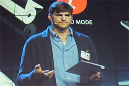 画像ギャラリー No.021のサムネイル画像 / Lenovo,持たずに使えるスタンド付きAndroidタブレット「YOGA TABLET」を発表。国内展開予定のゲーマー向けPCもちら見せ