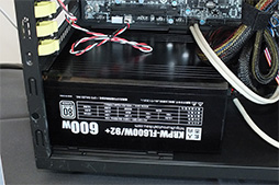 画像ギャラリー No.016のサムネイル画像 / Haswell時代の電源ユニットは最小電流に注目? 新型電源ユニットが披露された「玄人志向大感謝祭」レポート