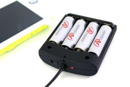 画像集#022のサムネイル/アンサー,3DS LL用ポーチと新型PS Vita用液晶保護フィルム,新型PS Vita用電池式バッテリー,PS1用メモリーカードを発売